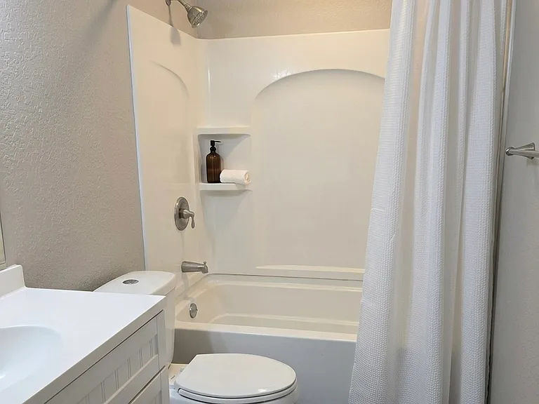 502 S Cloverdale St #202 — Photo 5
