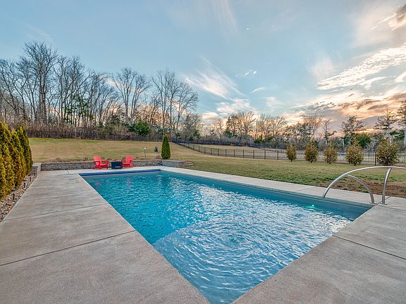 2nd image of 314 Gleaves Ln