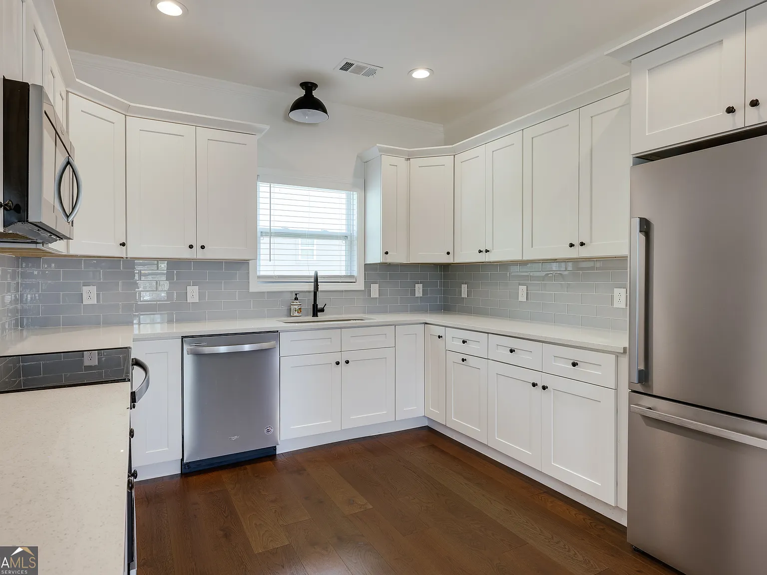 3 bed, 3.5 bath, 1806 sqft, $2,800 — Photo 3