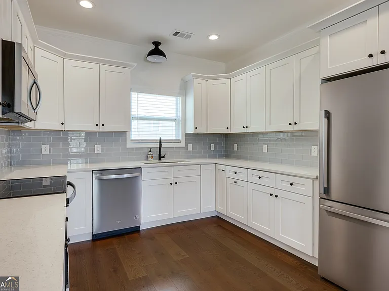499 Little Oak St — Photo 3