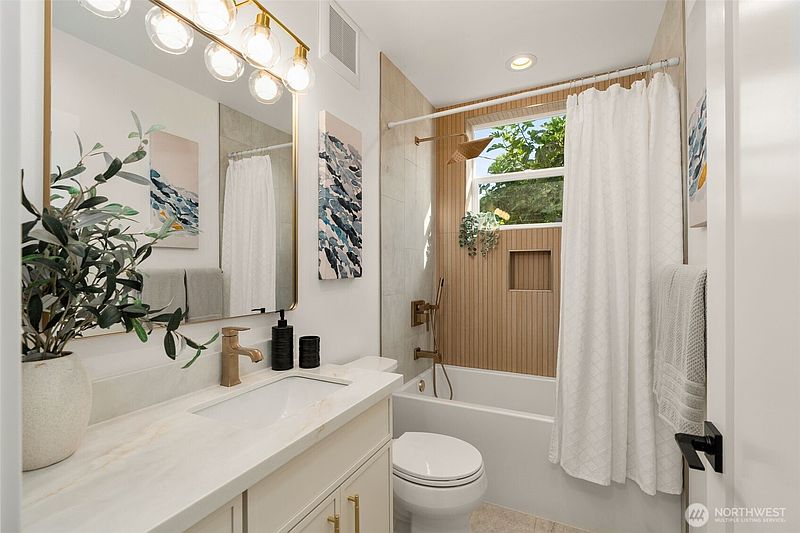 4th image of 9251 Palatine Avenue N
