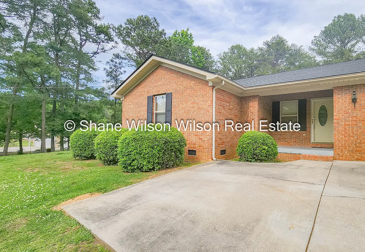 Building Photo - 2015 Kate Ann Dr #B