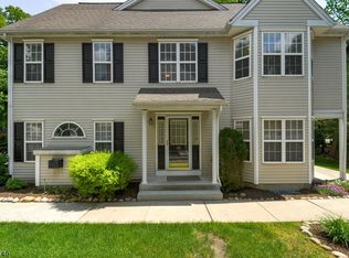 20 Burnham Dr, Pompton Plains, NJ 07444