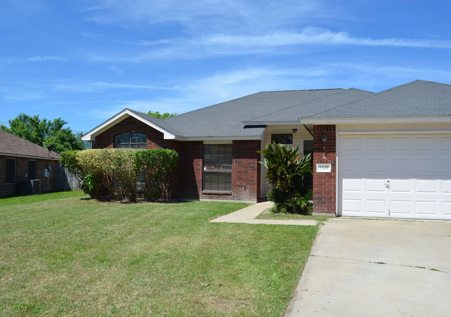 Spacious 3bd/2ba pet friendly home with privacy fence in Harker Heights! — Photo 1