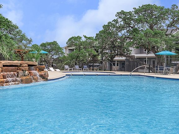 Swimming Pool Vantage at Fair Oaks