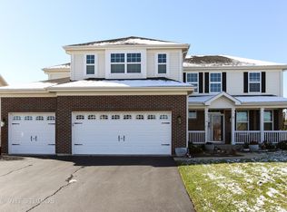 5 Featherstone Ct, Lake In The Hills, IL 60156