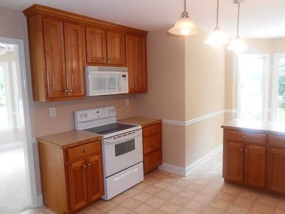4th image of 2385 Pinkney Dr