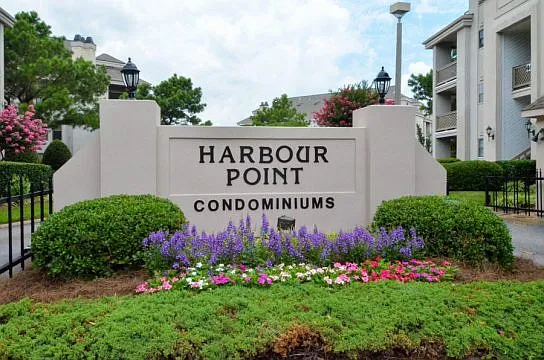 401 Harbour Point — Photo 2
