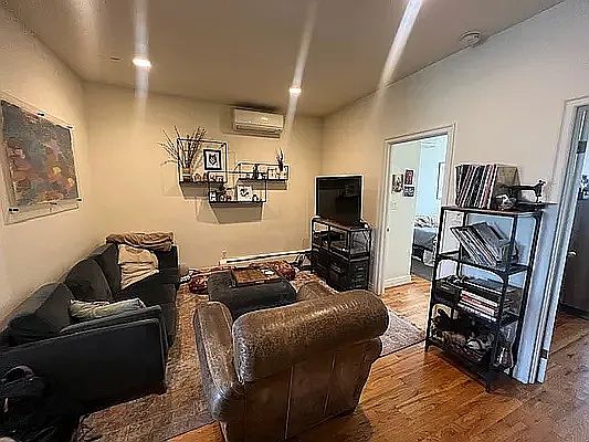 4th image of 625 Washington Ave #3