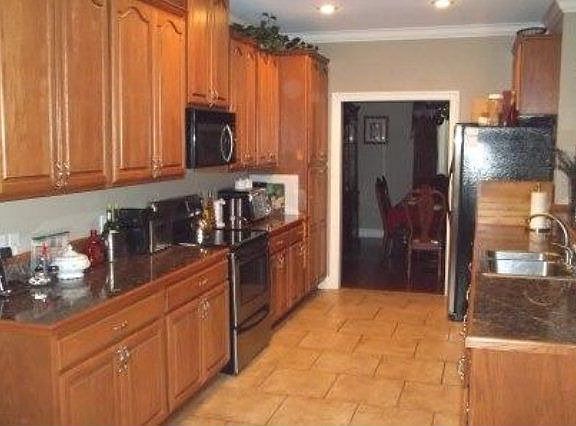 4th image of 210 Lake Penchant Ct