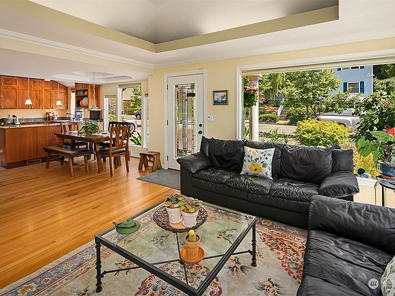 4th image of 7215 27th Avenue NE