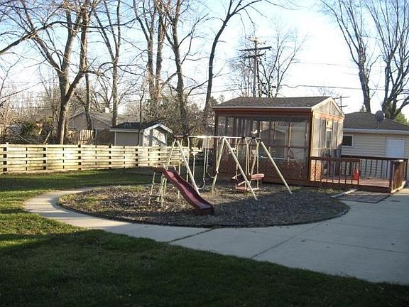 3rd image of 5220 S 116th St
