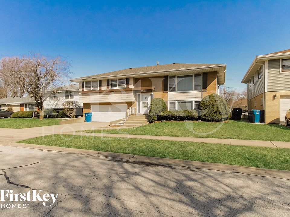 1st image of 744 E 167th Pl