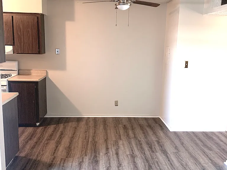 Glenn Apartments — Photo 22