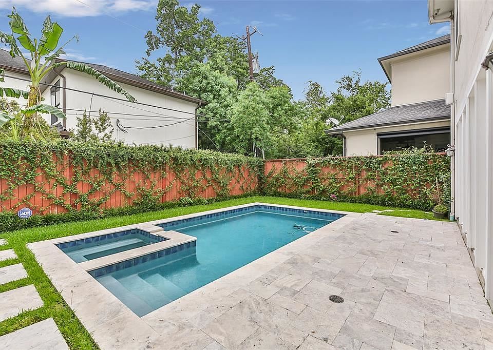 2nd image of 4928 Mimosa Dr