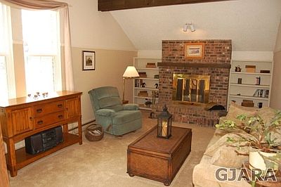 2nd image of 601 Seranade St