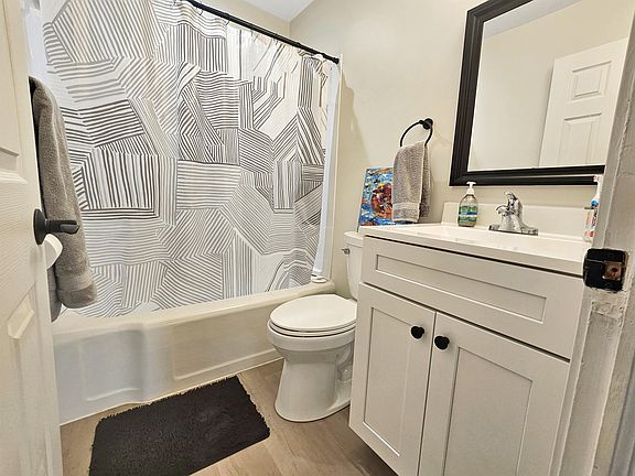 3rd image of 1852 Cedar Ave #1