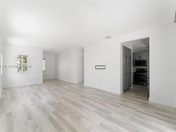 5th image of 379 NE 31st Ave #0