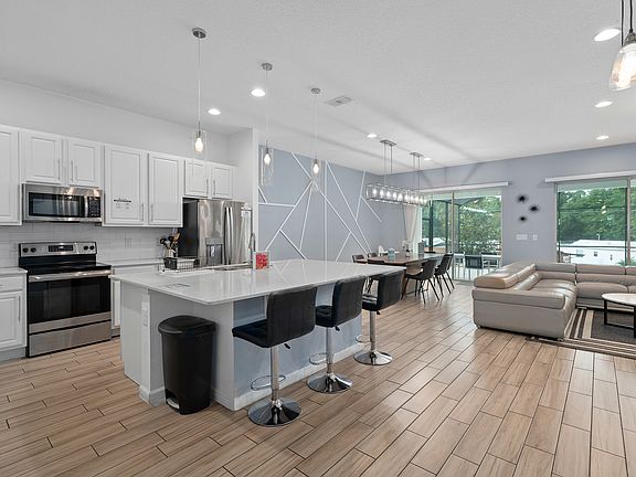 4th image of 398 Marcello Blvd