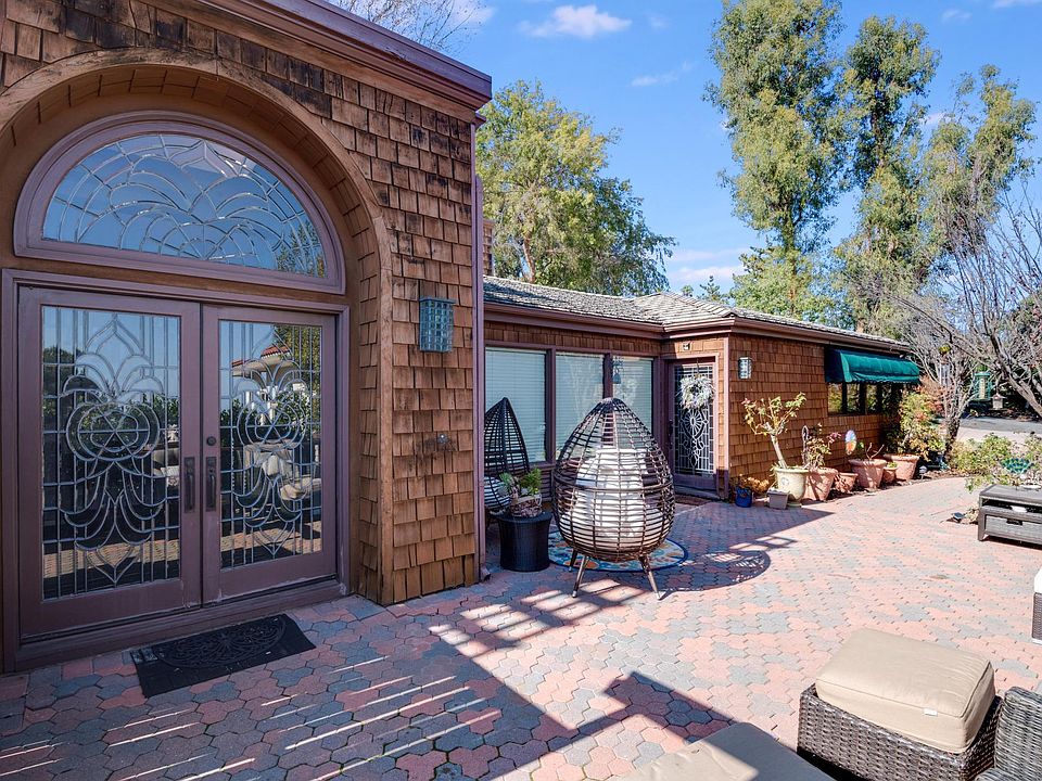 Welcome home to this gorgeous 4 bed + 3.5 bath Miraleste home of 3173sf on a huge 24,557 lot offering ocean and harbor views.