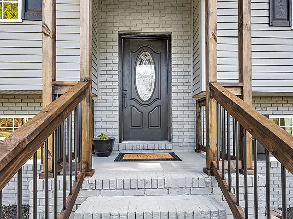 3rd image of 833 Northside Dr
