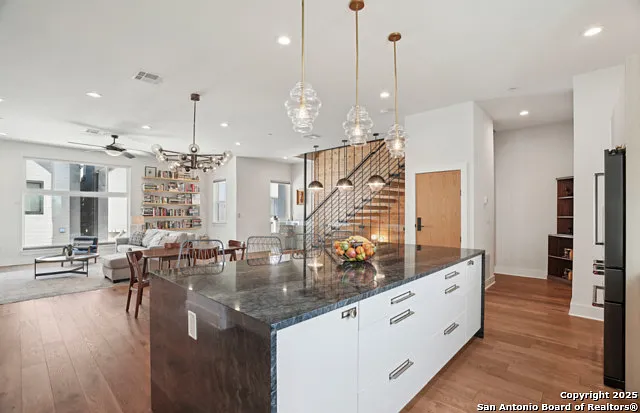 310 Clay St #11 — Photo 11