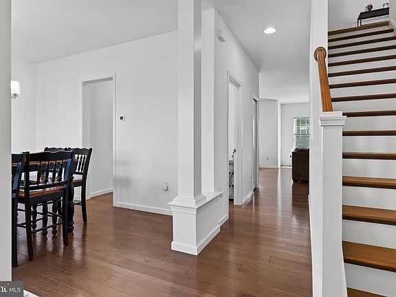 5th image of 25 Eldon Ln