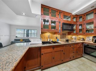 Marseilles Deco Condo, Miami Beach, FL 33141