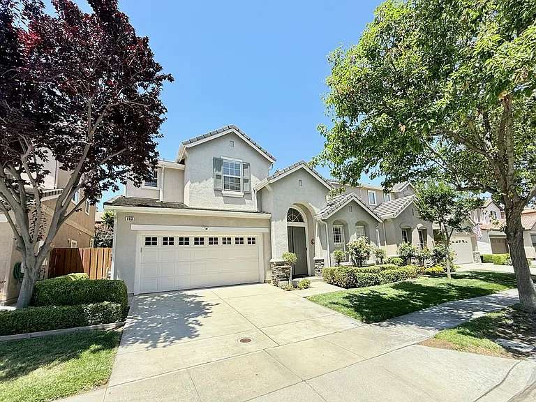 863 Dederick Ct — Photo 3