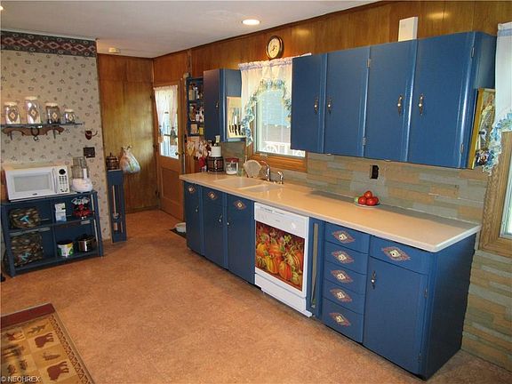3rd image of 4195 Oxford Dr