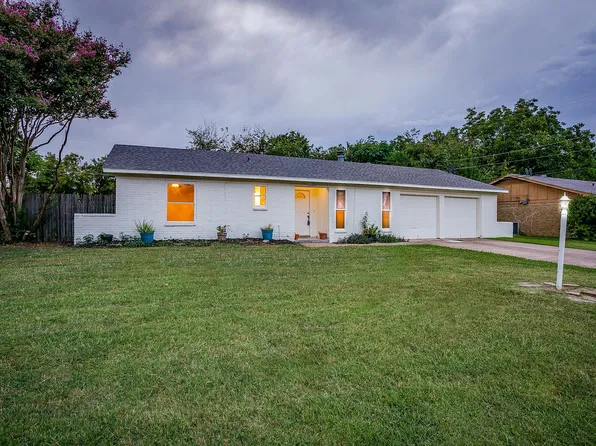 1132 John Reagan St, Benbrook, TX 76126