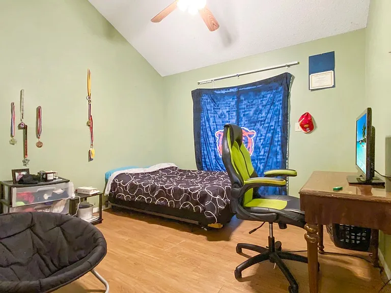 2105 Melrose Dr — Photo 13