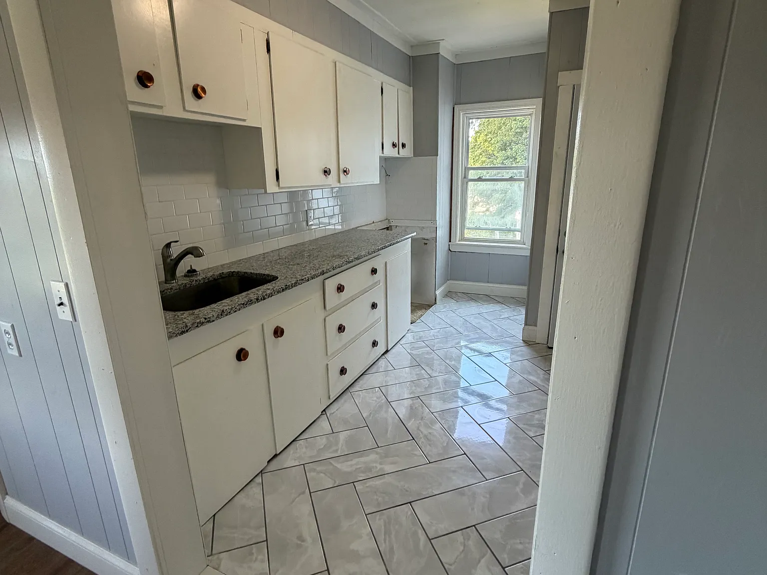 3 bed, 1100 sqft, $1,900 — Photo 2