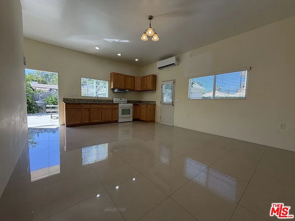 1 bed, 1.0 bath, 540 sqft, $2,000 — Photo 1