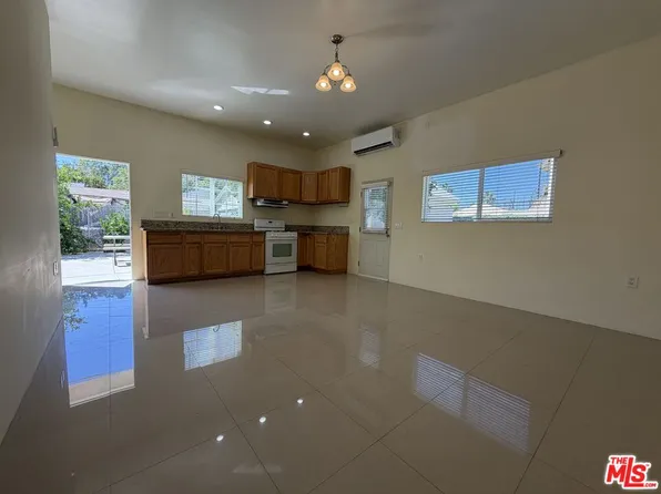 14213 Califa St, Sherman Oaks, CA 91401