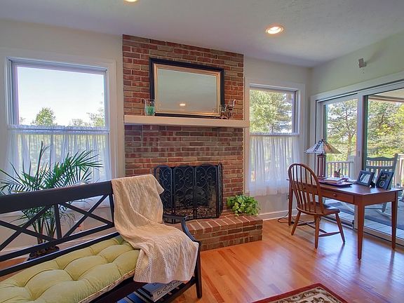 4th image of 8863 Gailes Ct
