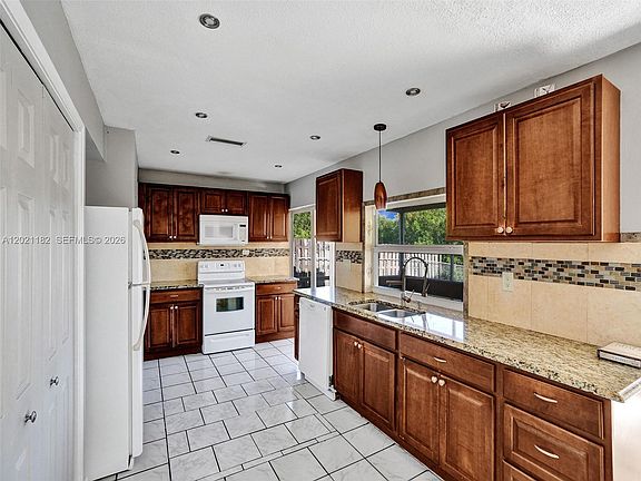 3rd image of 8550 NW 27th Pl