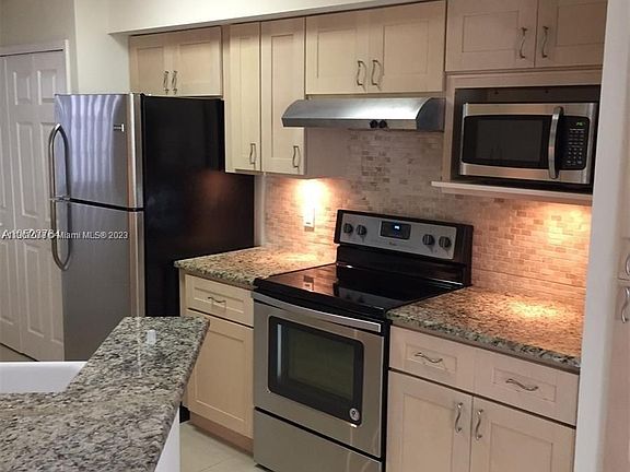 4th image of 3245 NE 184th St APT 13108
