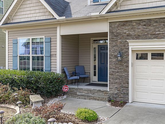 2nd image of 605 Crimson Oak Ln