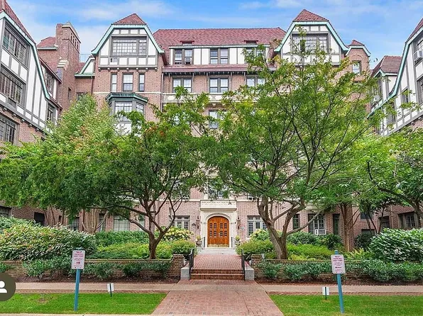 4 Dartmouth St APT 410, Forest Hills, NY 11375