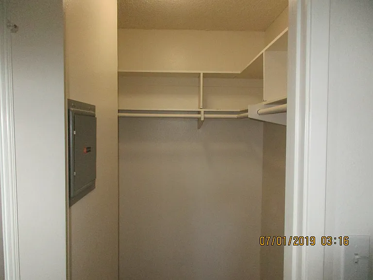 Mesa Manor Apartments — Photo 10
