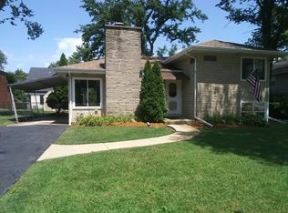 28W512 Batavia Rd, Warrenville, IL 60555