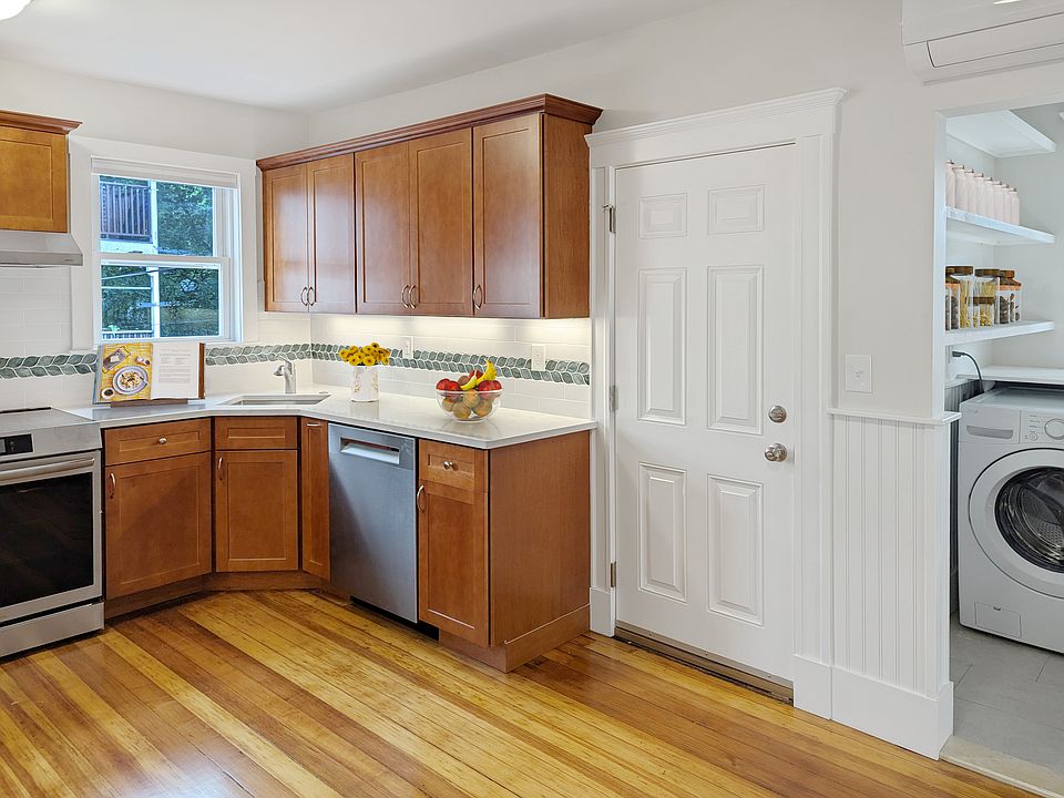 Kitchen and pantry with in-unit washer and gas dryer