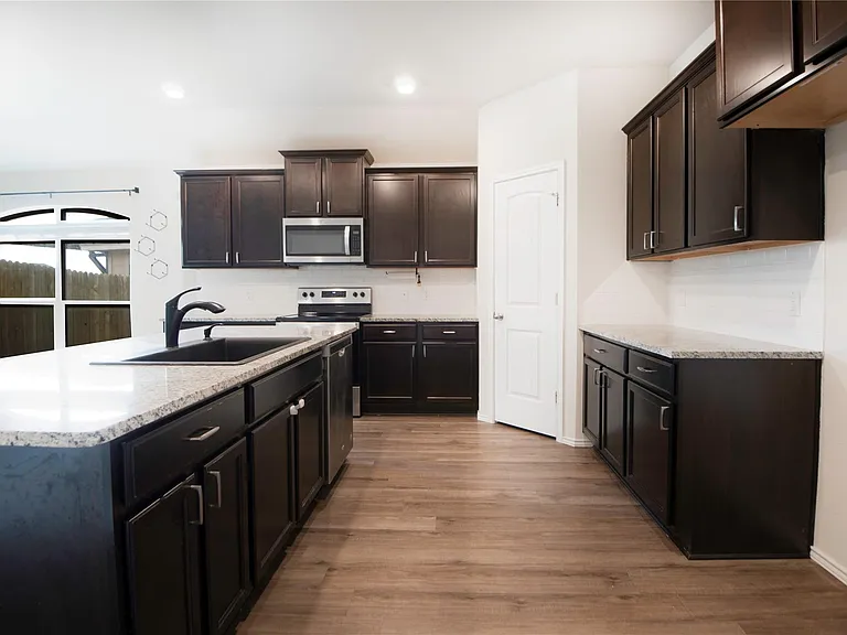 106 Reagor Dr — Photo 3
