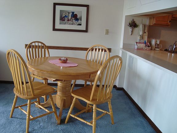 table opens to seat 6 or 8
