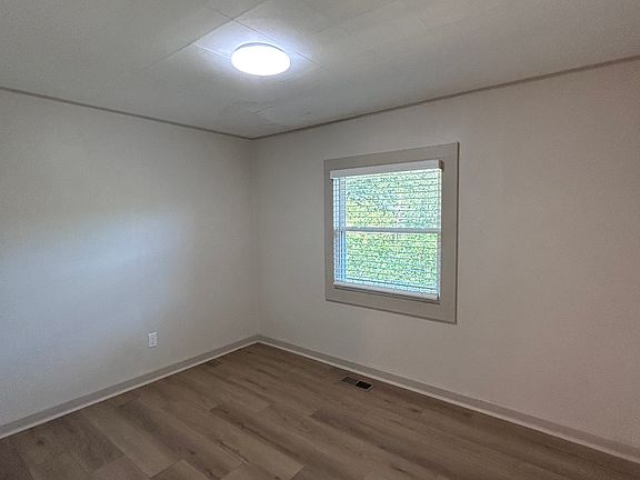 5th image of 975 Beason Dr