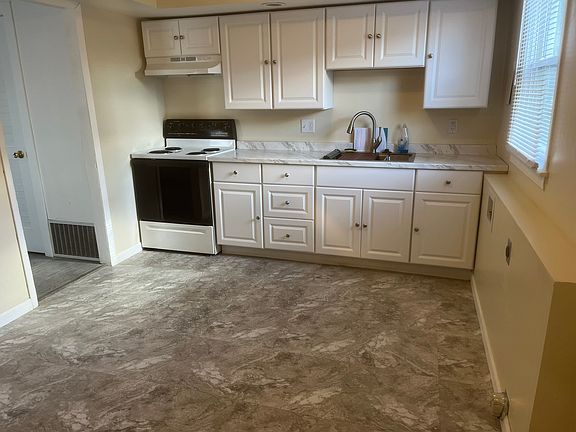 3rd image of 845 Valerie Ln