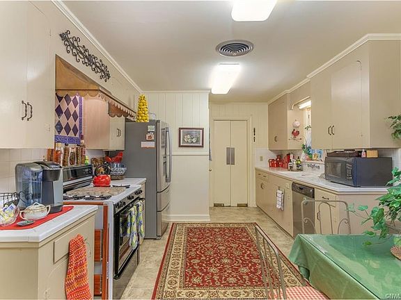 5th image of 434 Monrovia St