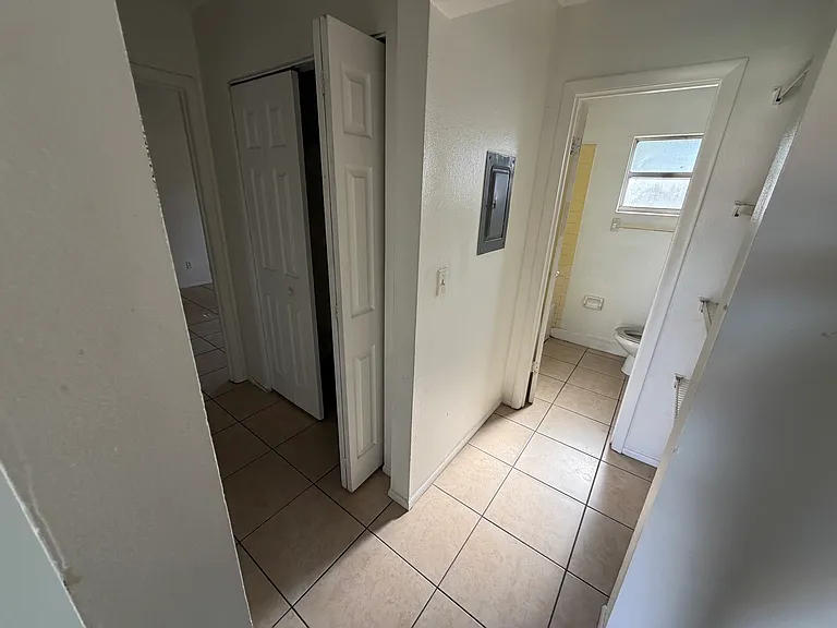 2300 W Cannon Ter NW #B — Photo 9