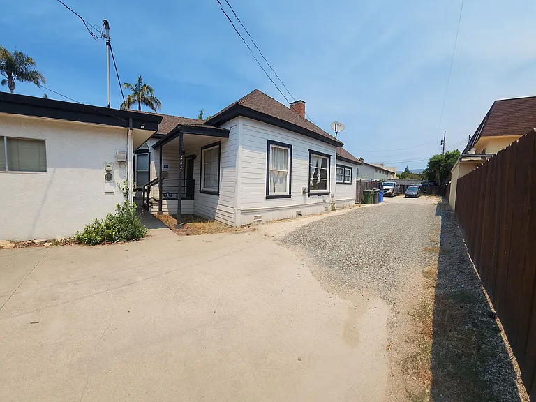 554 W Foothill Blvd — Photo 19